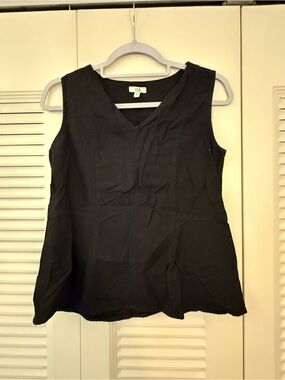 Black V-Neck Sleeveless Women's Top - Classic Staple